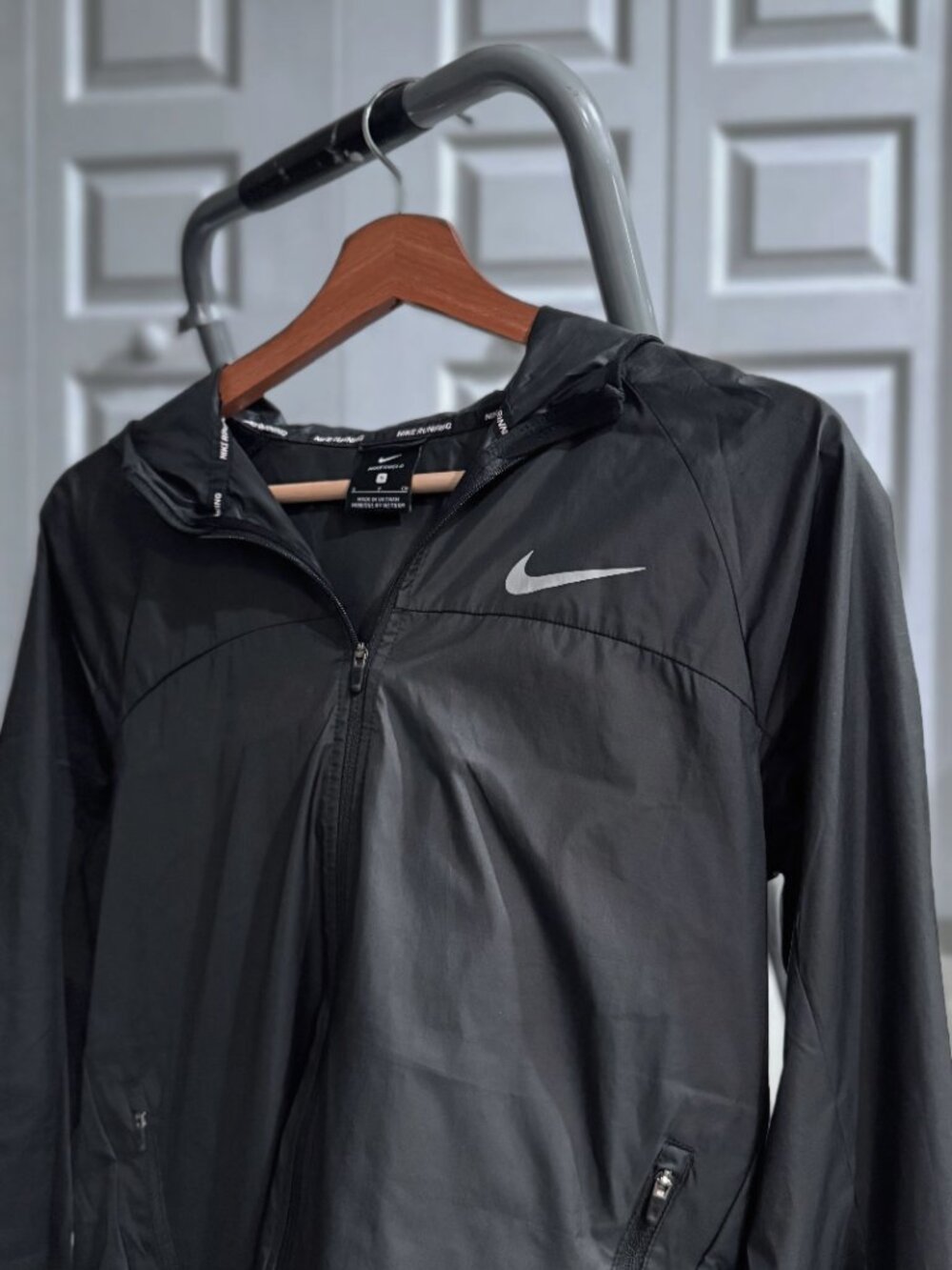 Nike Shield Running Jacket 🖤 - Picture 2 of 3